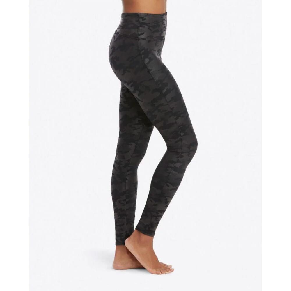 SPANX Look at Me Now Leggings in Camo Black Size Medium